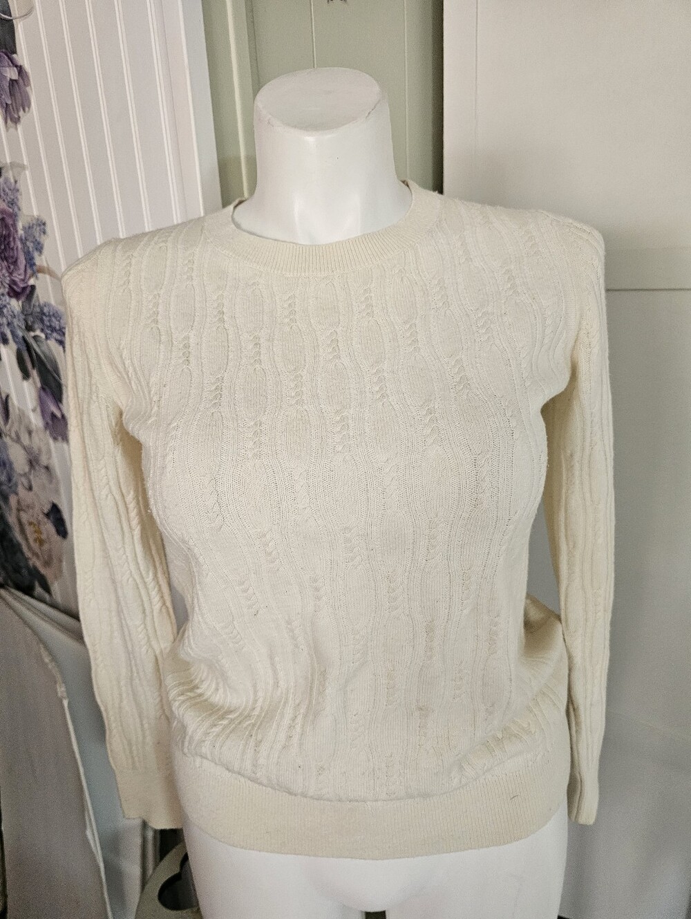 Vintage Banana Republic Medium Cream Cable Knit Merino Wool Blend Sweater Fitted
